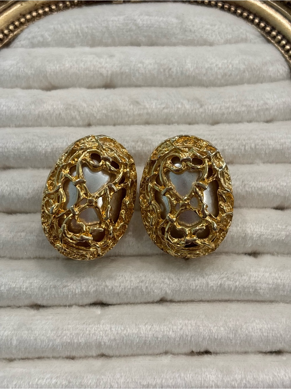 Vintage Gold Textured Filigree Oval Clip-On Earrings - Elegant Women's Jewelry